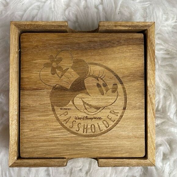 Disney Annual Passholder Wooden Coaster Set Minnie Mouse Set of 4 Epcot - Picture 1 of 8